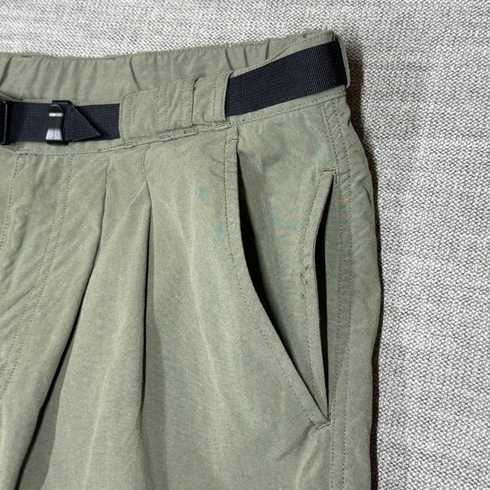 The North Face Mens Olive Green Belted Nylon Hiking Shorts Medium Pleated Retro